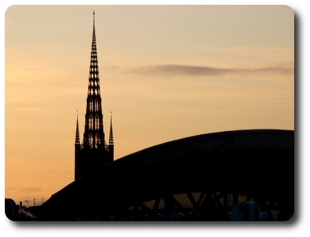 Riddarholmskyrkan skymtas bakom centralstationen