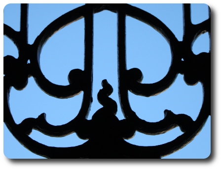 Detalj av en port Detalj av en port