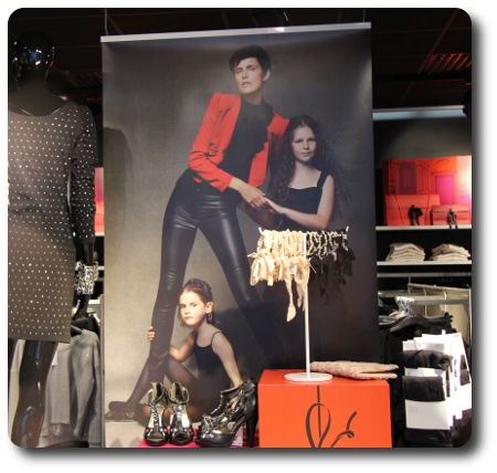 Vad heter han som hon är så lik?