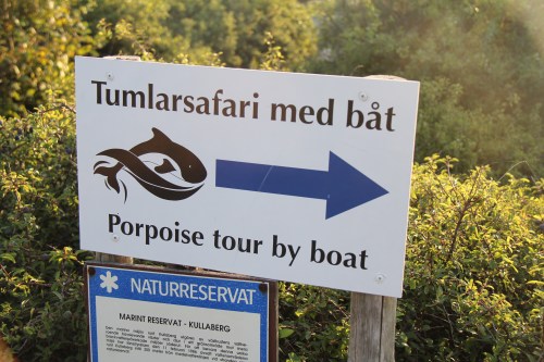Skylt tumlarsa med båtfari